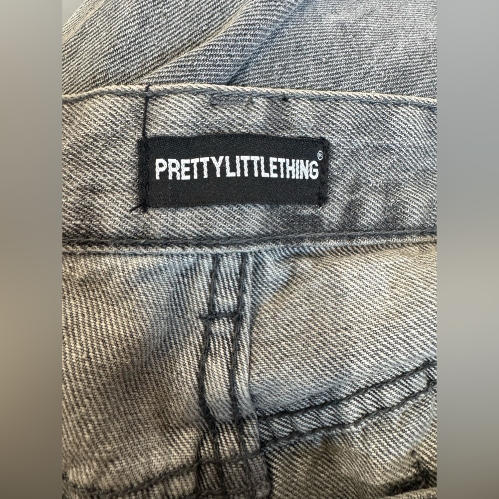 PrettyLittleThing Women's Gray Distressed Wide Leg Jeans #252 - Picture 3 of 4